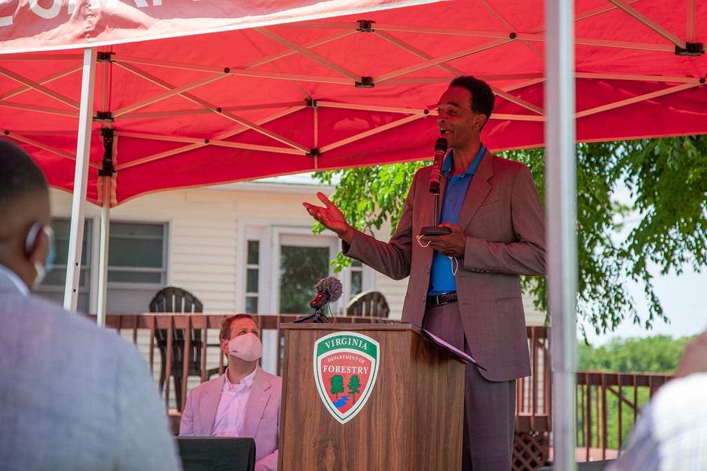 Ralph Sampson shares his story at his family’s Blakey Farm during the ceremonial signing of the Heirs’ Property Act. Photo by Marco Sánchez